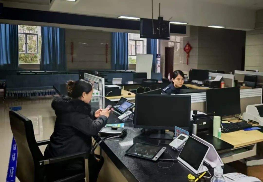 藏蓝身影春节忙碌不停!黔东南的他们怎样守护?! 第3张 藏蓝身影春节忙碌不停!黔东南的他们怎样守护?! 第3张