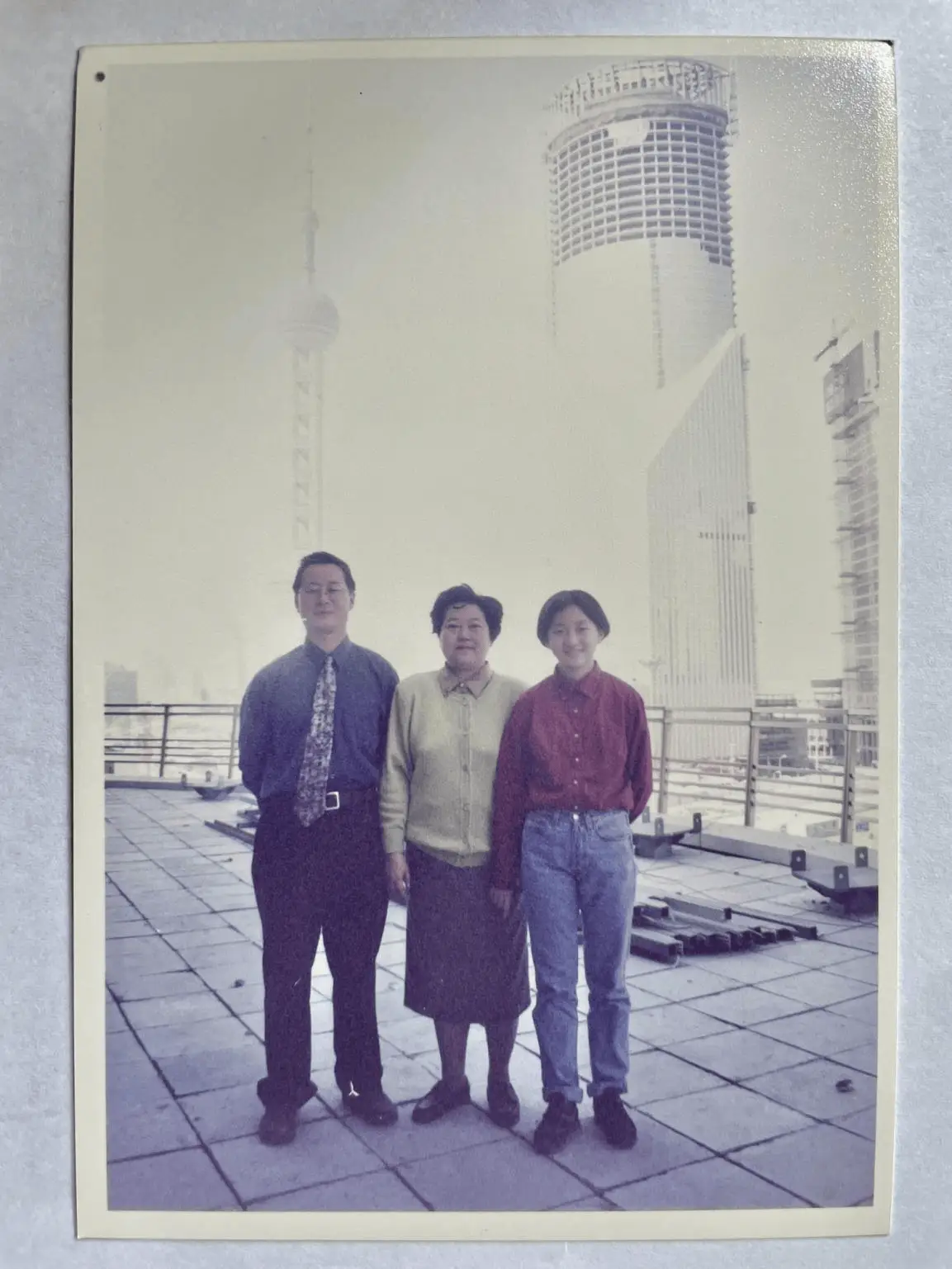 一张不舍丢弃的折叠小圆桌! 背后藏着何等时代巨变?  第10张