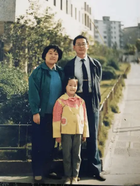 一张不舍丢弃的折叠小圆桌! 背后藏着何等时代巨变?  第7张