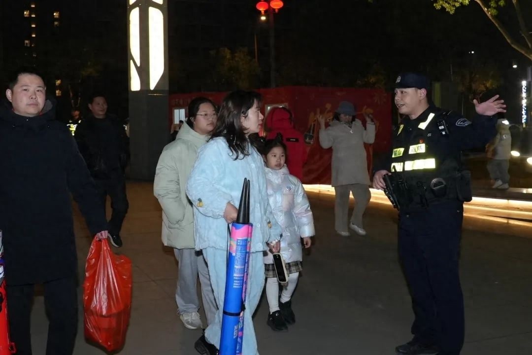 新春走基层：阖家团圆时谁坚守岗位？看平安无锡藏蓝身影