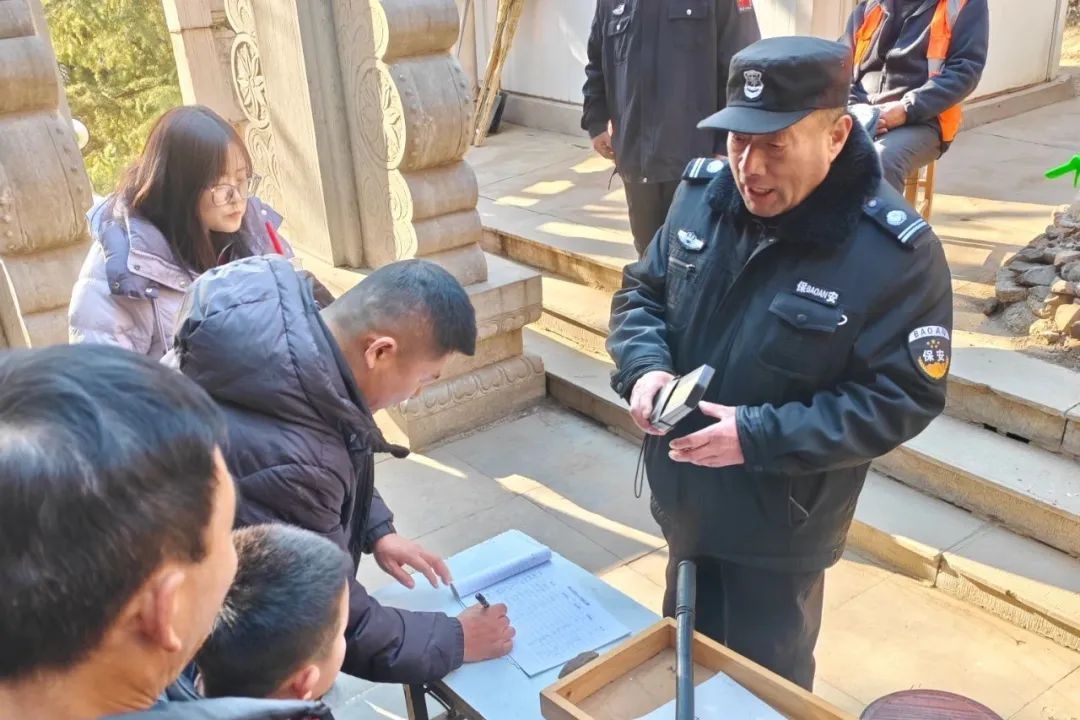 春节不打烊！临朐县住建局如何用1100名环卫工人的坚守，守护城市的年味与安全？  第4张