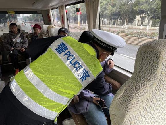 浓浓年味里，人民警察坚守岗位逆行而上！你知道他们有多不容易吗？  第12张