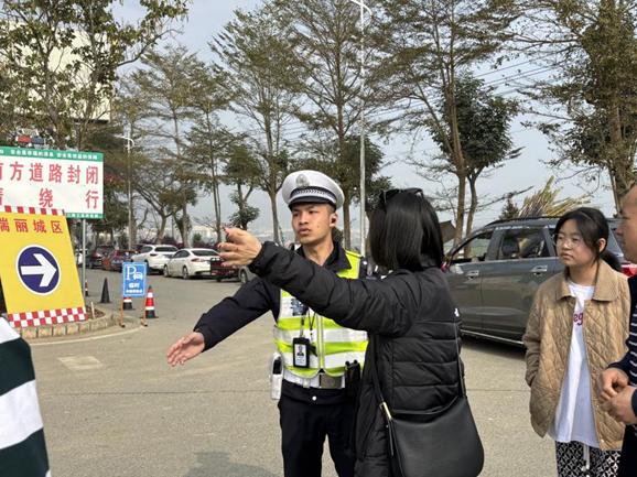 浓浓年味里，人民警察坚守岗位逆行而上！你知道他们有多不容易吗？  第13张