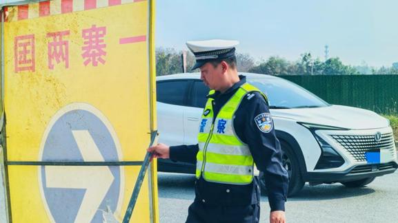 浓浓年味里，人民警察坚守岗位逆行而上！你知道他们有多不容易吗？  第3张