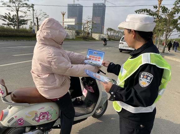 浓浓年味里，人民警察坚守岗位逆行而上！你知道他们有多不容易吗？  第9张