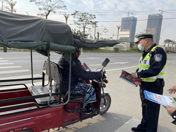 浓浓年味里，人民警察坚守岗位逆行而上！你知道他们有多不容易吗？  第10张