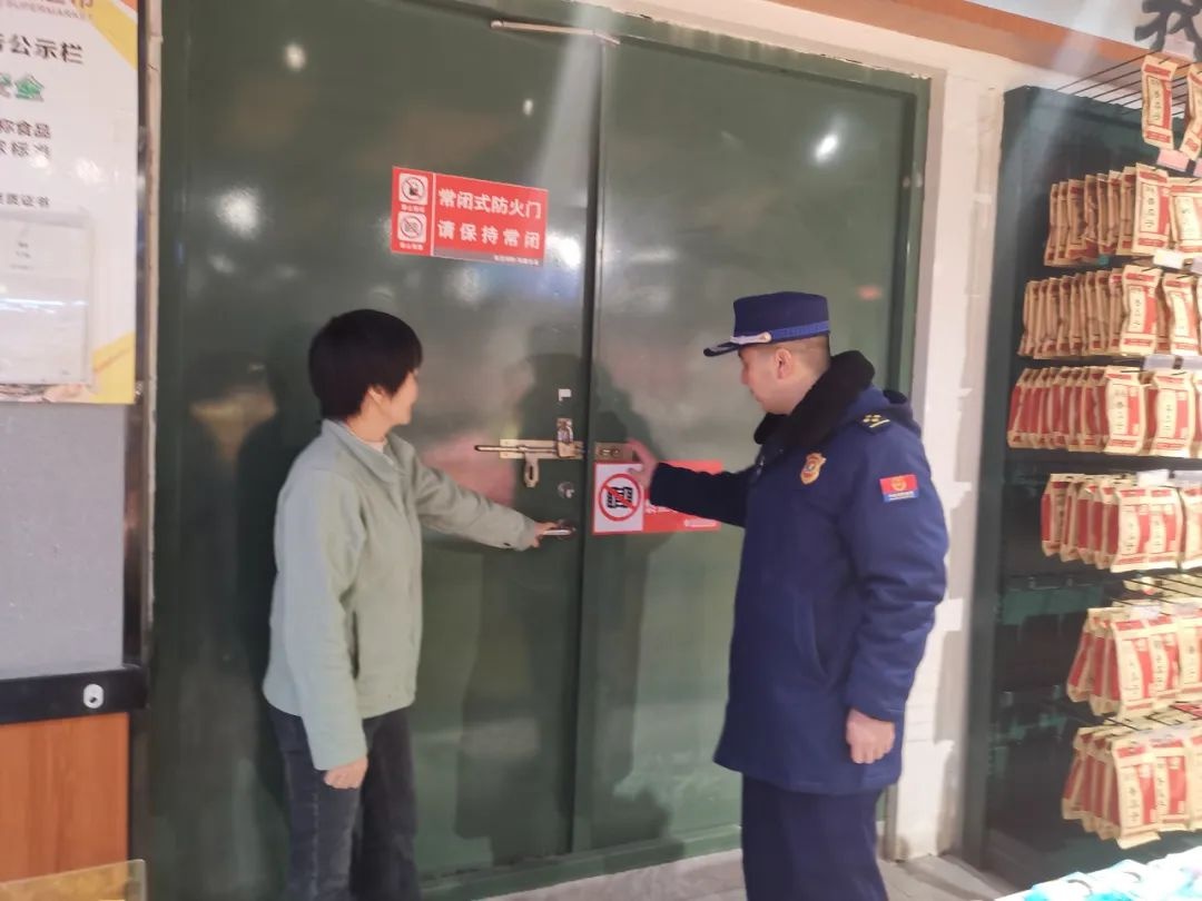 春节本是团圆时，消防员却坚守岗位，你知道为何吗?!  第8张
