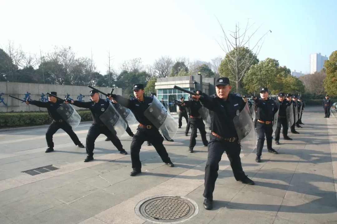 警娃探班记：爸爸妈妈的警营生活原来这么酷！你猜他们平时都用什么抓坏人？  第5张