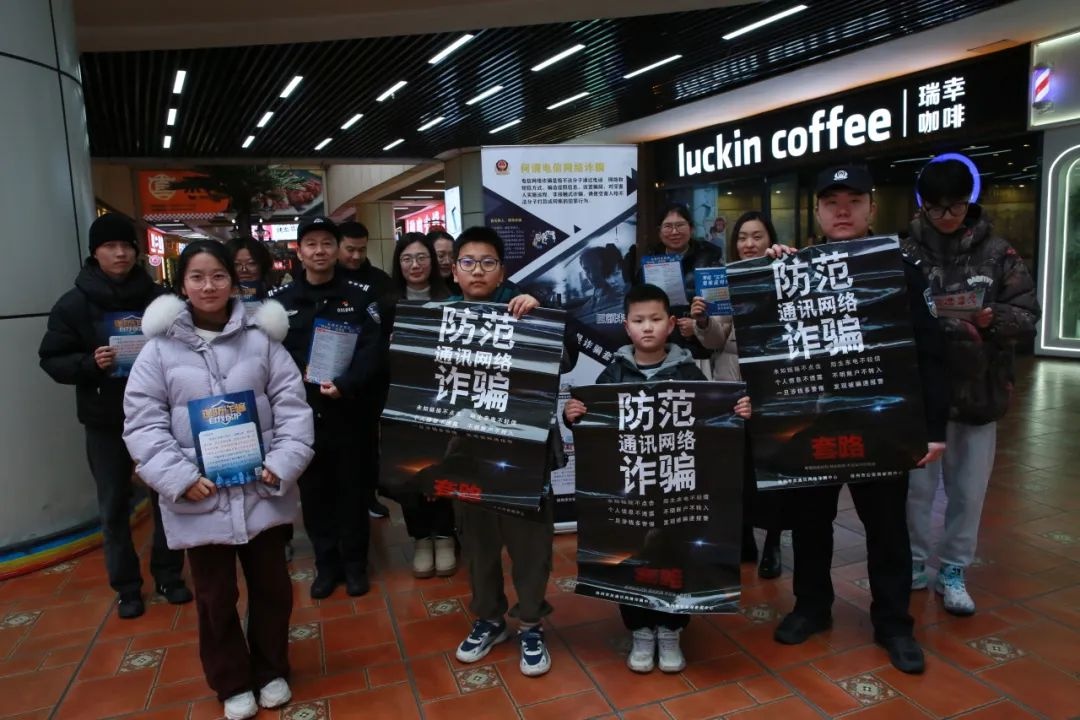 警娃探班记：爸爸妈妈的警营生活原来这么酷！你猜他们平时都用什么抓坏人？  第9张