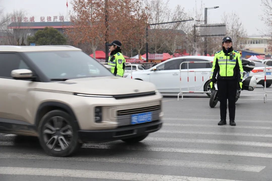 初五假期大家嗨，交警蜀黍忙啥呢？快来看看  第5张