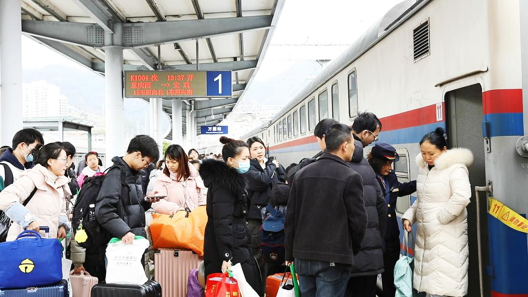 家乡政府为务工人员送暖心礼包!你羡慕吗?  第3张