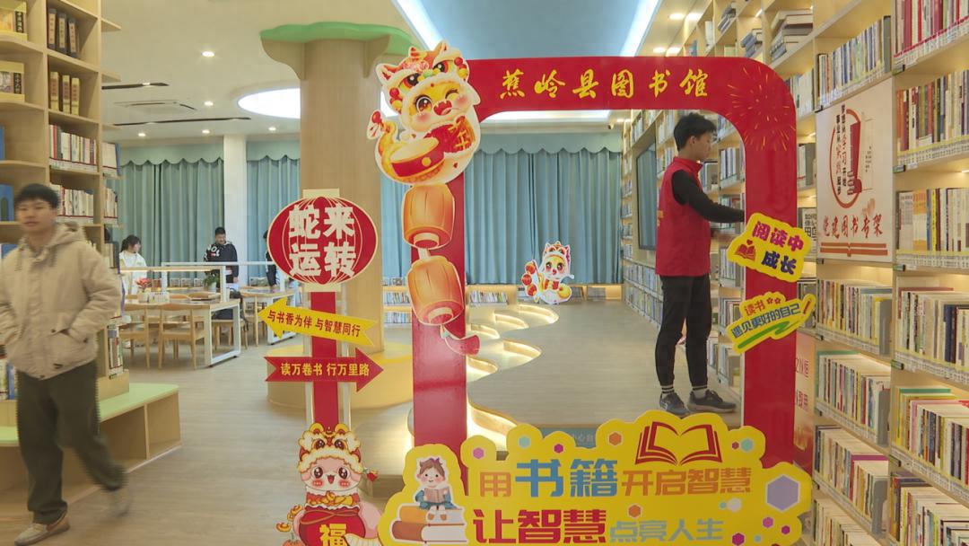 春节假期！众多市民图书馆充电，你还在玩耍吗?