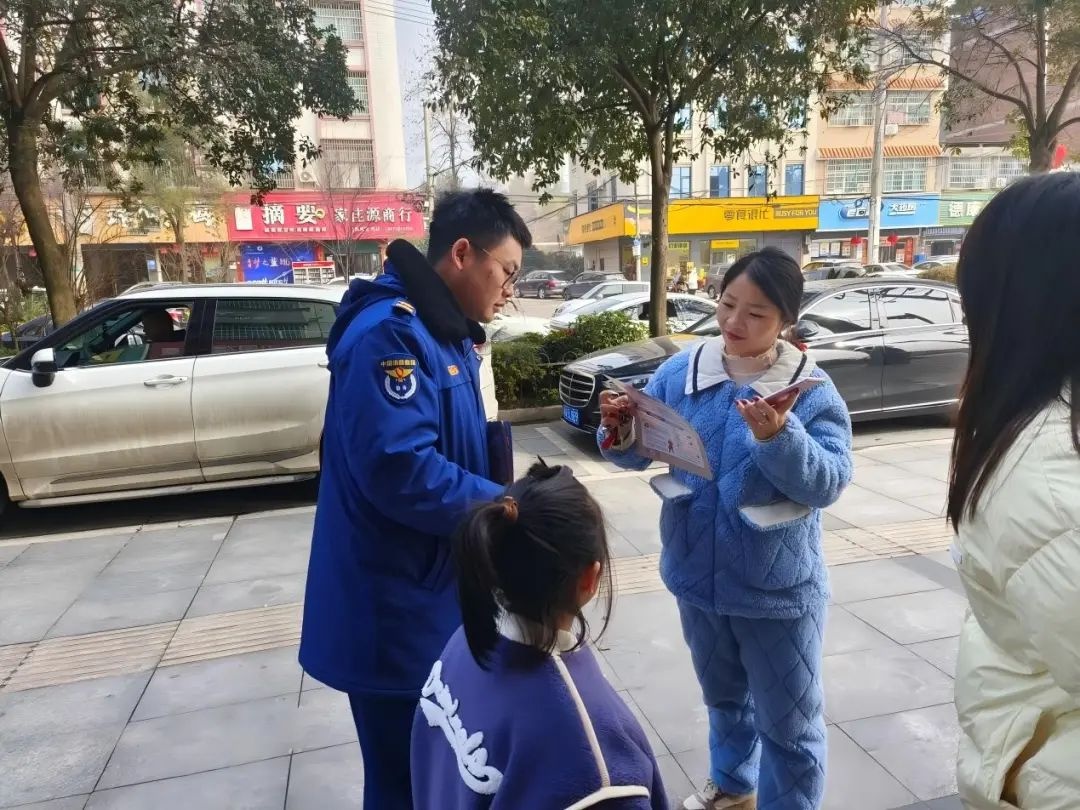 春节团圆时，蓝朋友坚守一线？涟源消防的忠诚守护  第4张