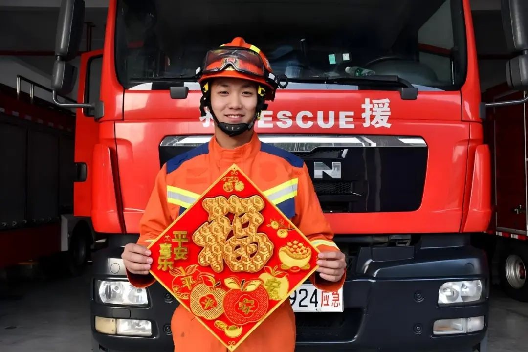 春节团圆时，蓝朋友坚守一线？涟源消防的忠诚守护  第8张
