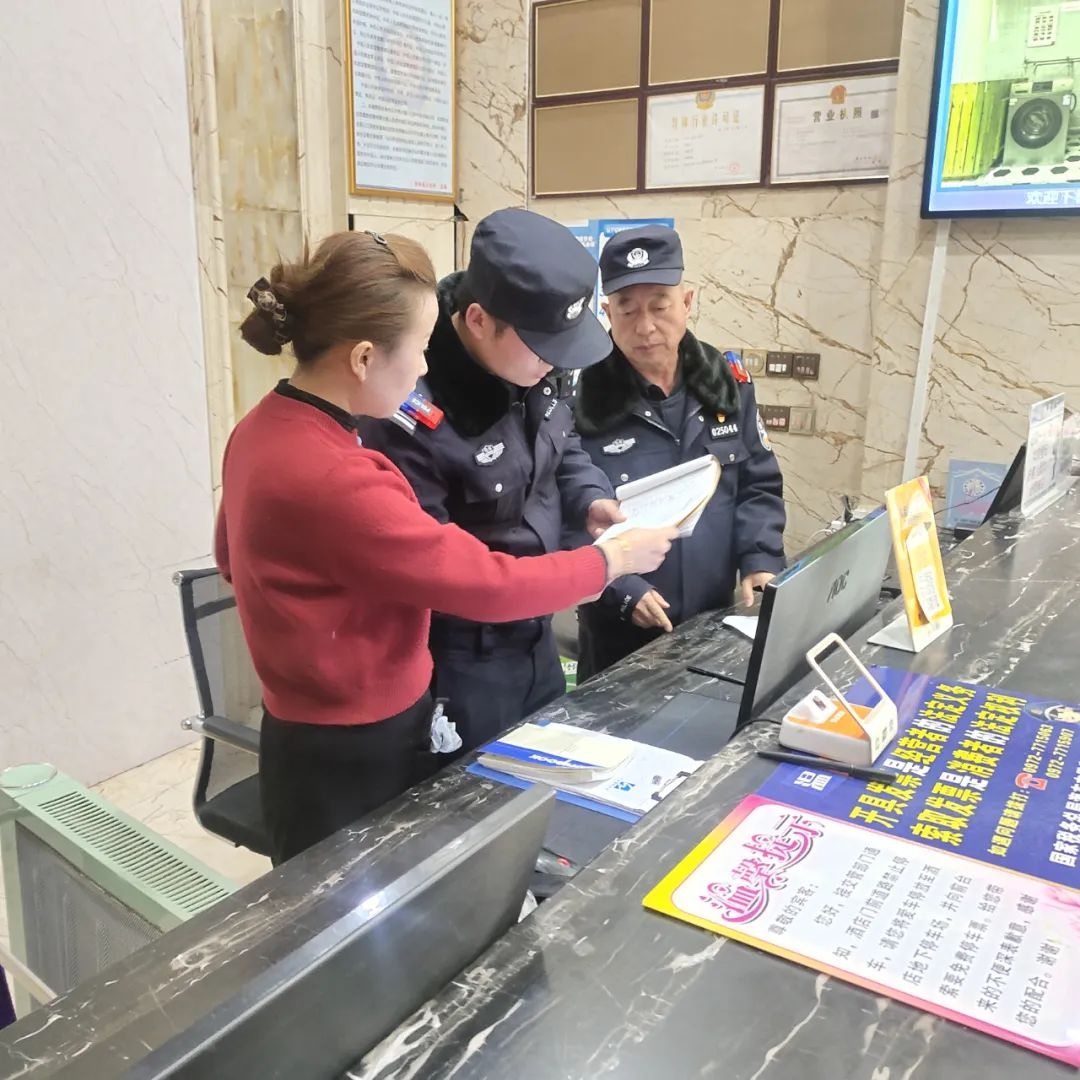 春节阖家欢乐时，治安民辅警坚守岗位不放松?赞!  第2张
