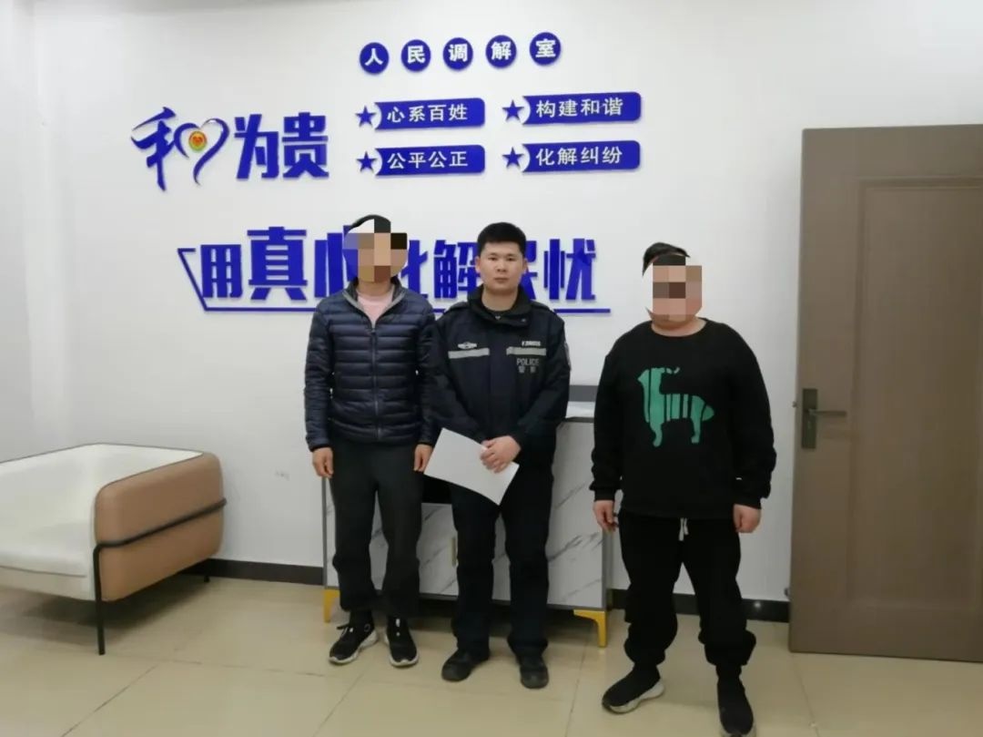警察巧断家务事，邻里和好迎新春！你家的春节也能这么和谐吗？  第2张