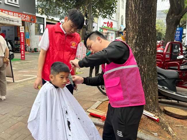 传统与现代的完美融合！儋州龙抬头公益服务活动为何引发居民热烈反响？  第3张