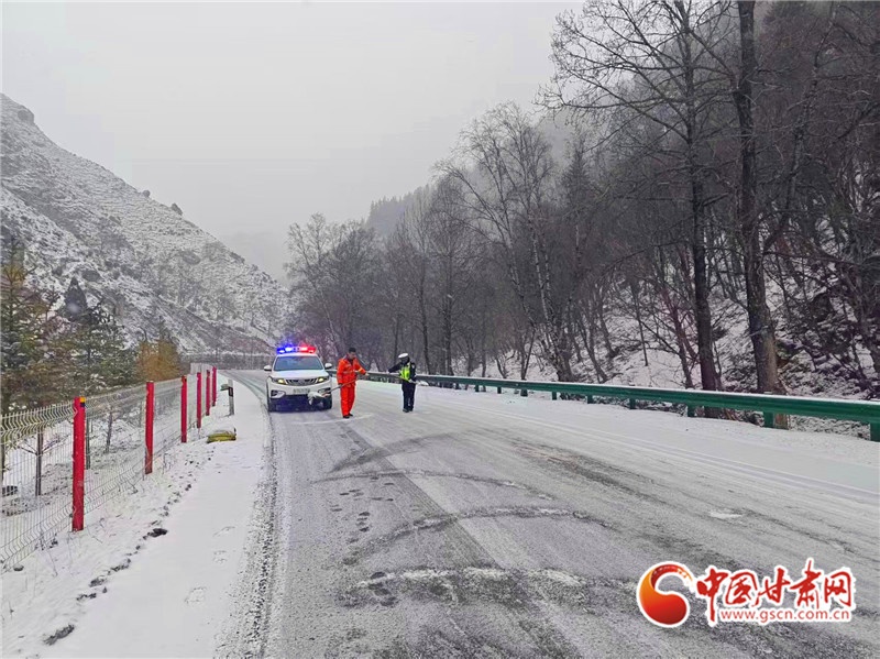甘肃多地突降大雪，公路部门如何紧急应对？出行安全如何保障？  第4张