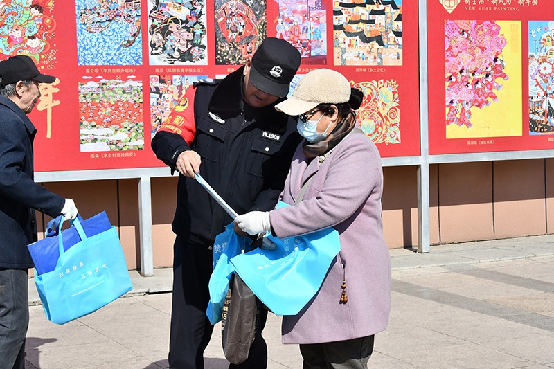 综治中心如何成为群众纠纷解决的‘第一选择’？2025年大庆市集中宣传活动震撼来袭  第2张
