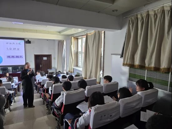助力青少年成长，专家进校园辅导高考压力管理，你了解压力管理吗？  第2张