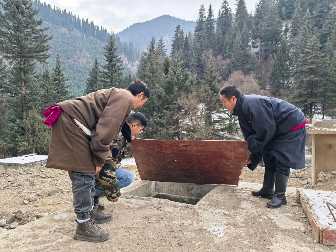 村民曾用水难，今送锦旗？纪委做了啥  第2张