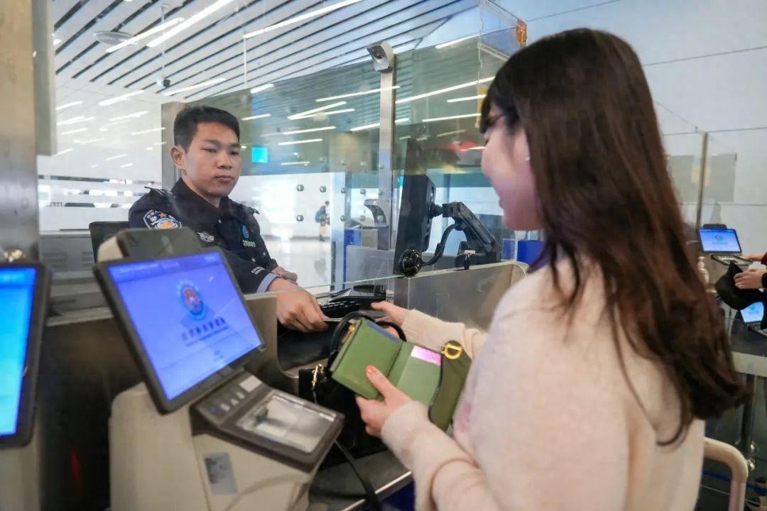 2025年清明广州白云机场口岸客流猛增50%? 原因超详解读!  第1张