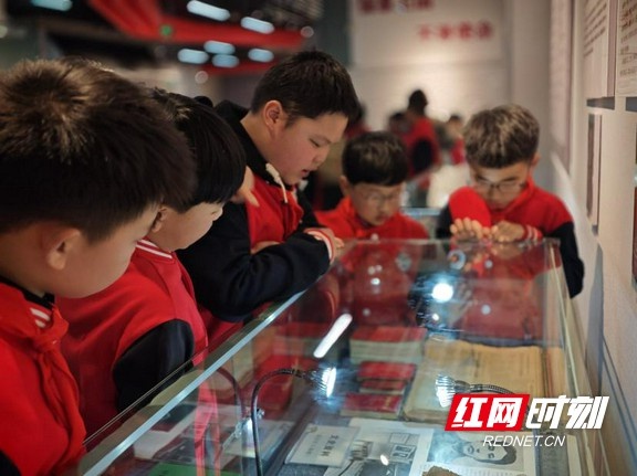 清明祭扫英烈！乾城德雅小学如何让红色基因传承？  第4张