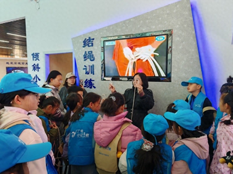 50名小记者亲身体验地震威力！这场防震减灾科普活动为何如此震撼人心？  第1张