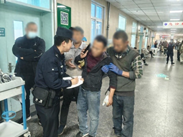 警车疾驰开道！手指被割伤男子能否及时获救？