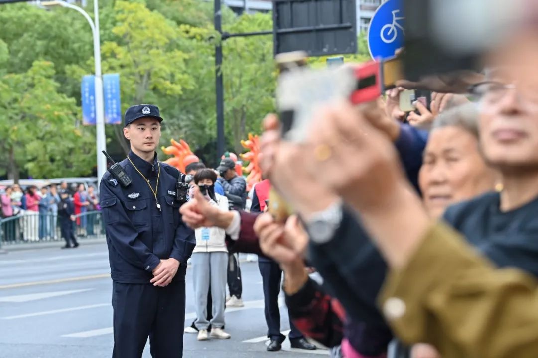 从被守护者到守护者，这个五一新警在岗心声有多震撼？  第3张
