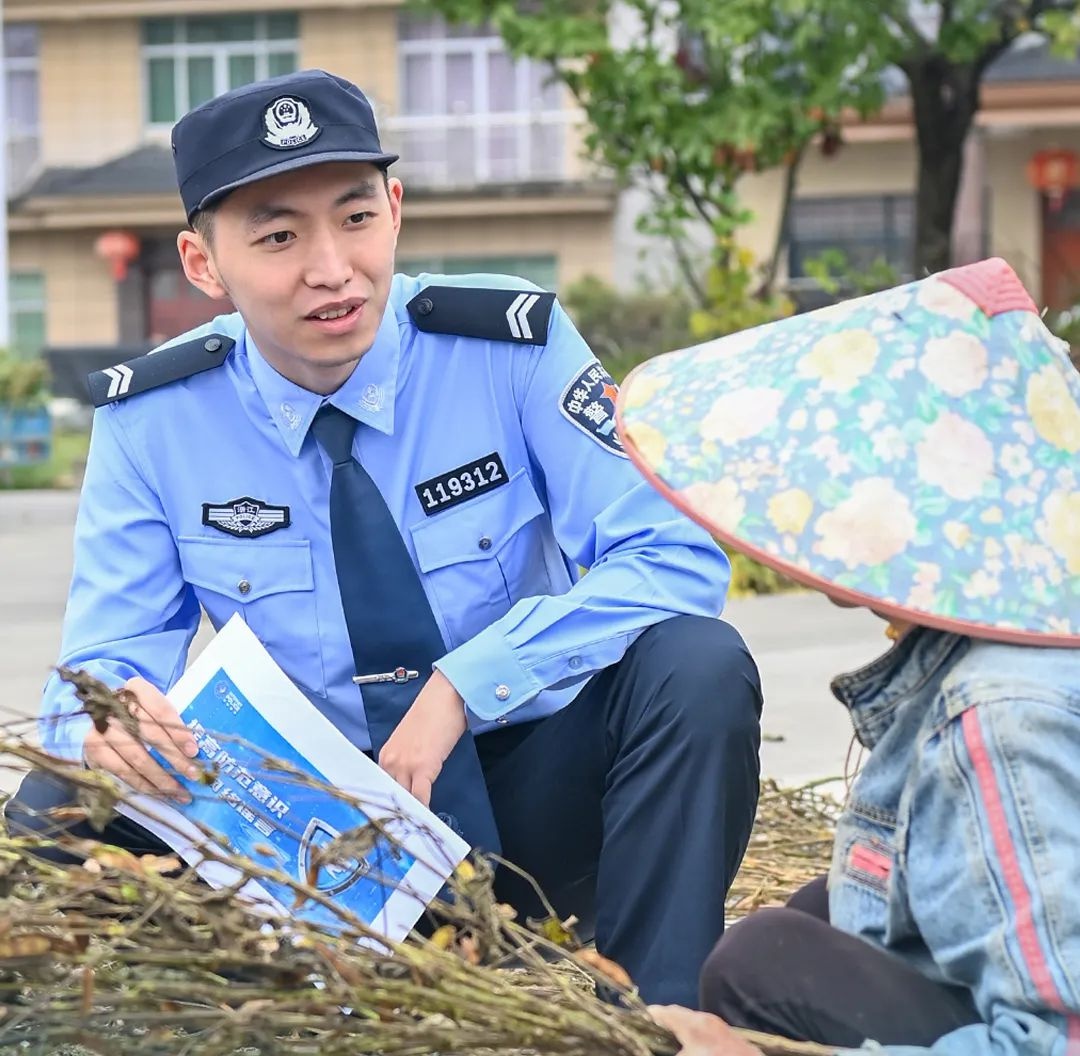 从被守护者到守护者，这个五一新警在岗心声有多震撼？  第4张