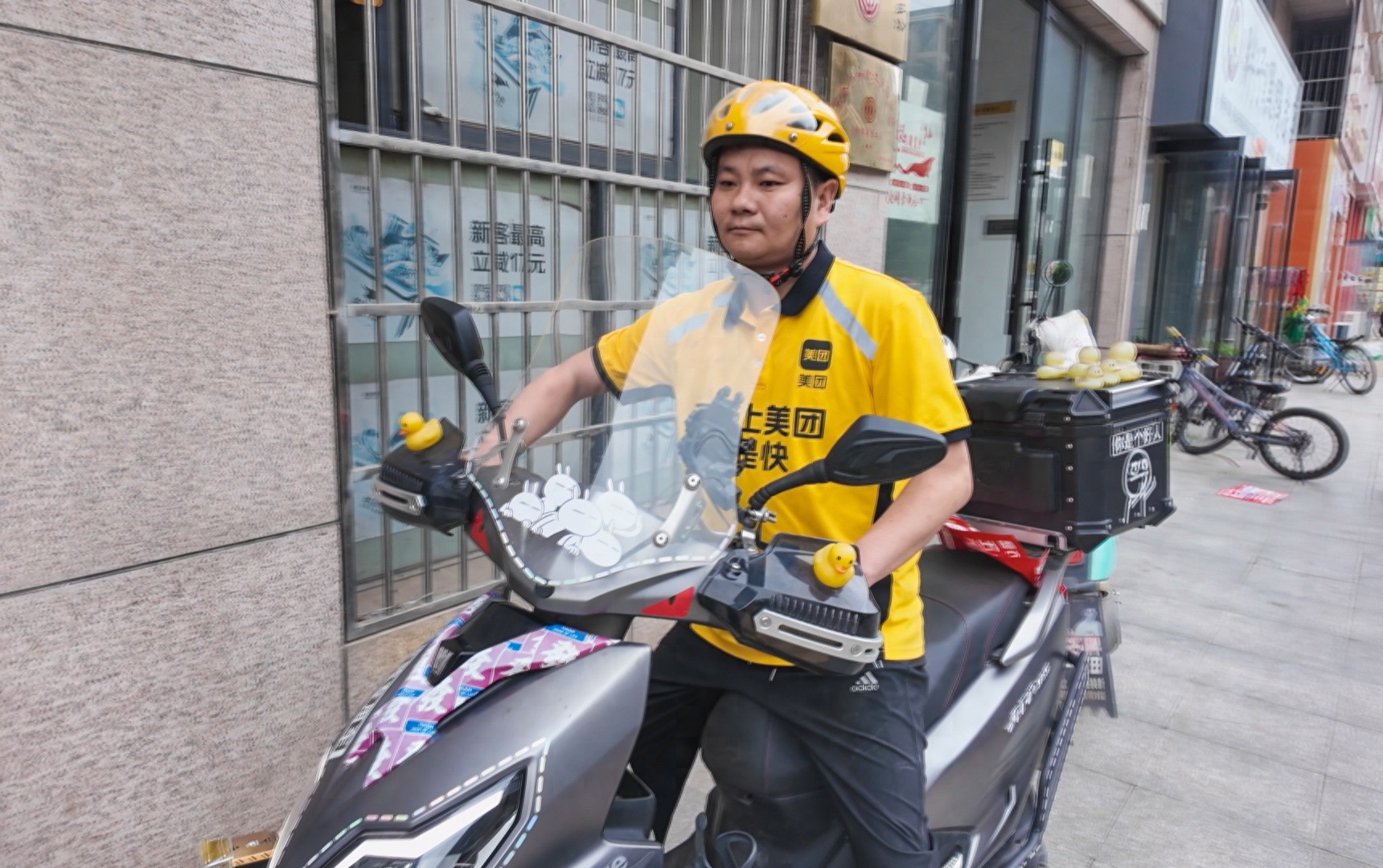 五一劳动节，当你在休假，外卖小哥们都在忙啥？