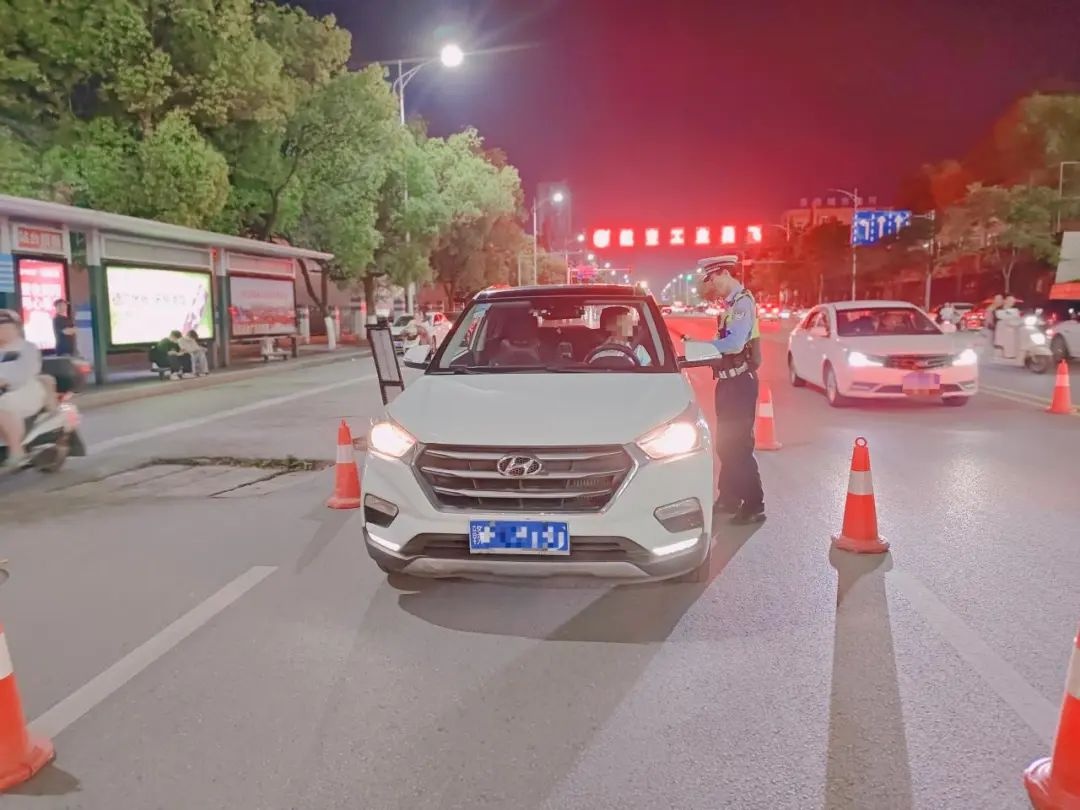 五一假期酒驾风险增大！交警夜查整治行动能否保障你出行安全？  第3张