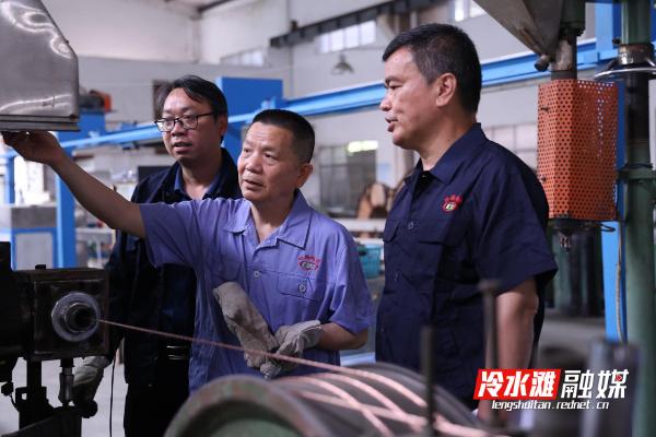 从普通工人到全国劳模，41年诠释工匠精神！你知道他有多牛？  第3张