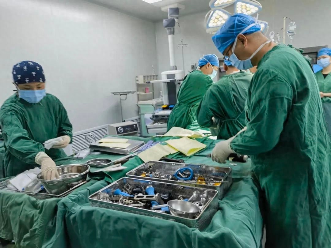 四川大学华西医院专家团队如何帮壤塘县大骨节病患者重获行走希望？