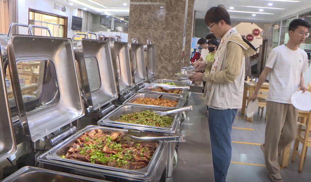 五一假期敦煌市直机关食堂宠客！20元正餐暖了谁的心？