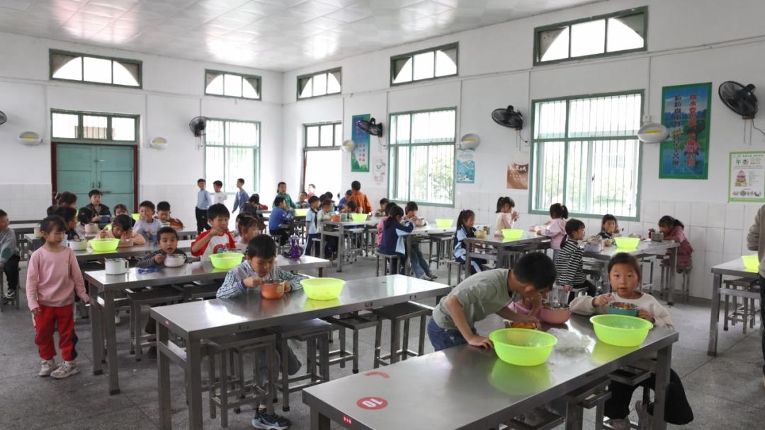 桂东桥头乡首届村厨大赛，特制糍粑温暖众人？百岁老人竟这样说  第5张