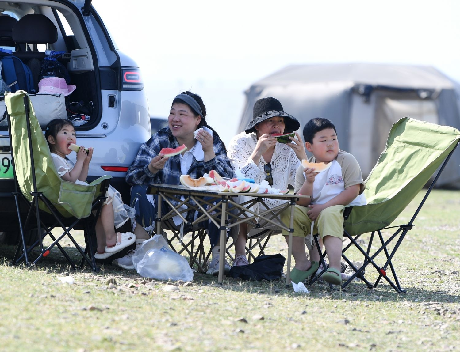 五一假期巢湖湖畔成热门露营地？拎包式体验畅享慢生活  第3张