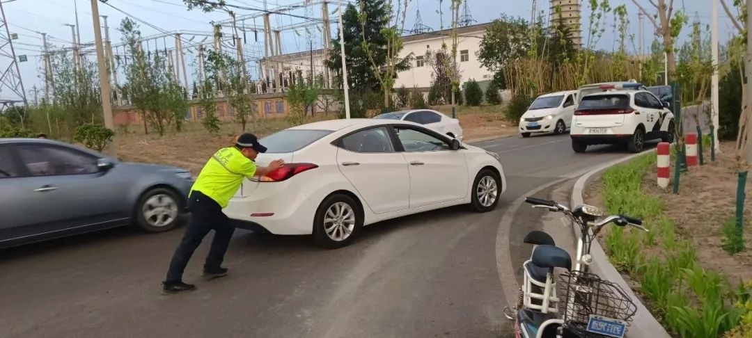 五一假期稷山交警全力筑牢道路安全防线，你知道他们都做了啥？  第7张