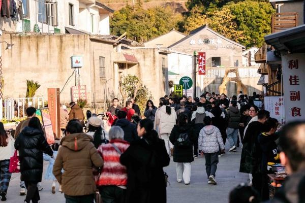 东钱湖陶麓街区跨年迎新，烟火气满满！你准备好体验百年古村的繁华了吗？  第3张