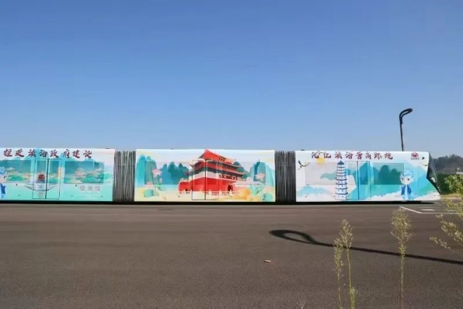 宜宾法治智轨专列如何成为城市新名片？揭秘背后的法治文化融合  第2张