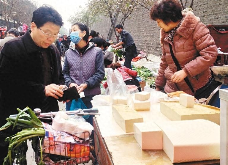 千年古都的烟火气！小南门早市为何成为西安新年第一站？  第1张