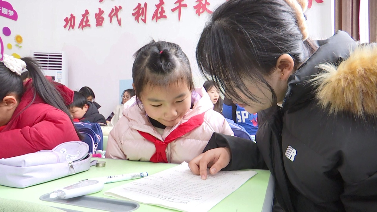 八旬退休教师何志尉：只要还能站起来，就绝不离开讲台！你被感动了吗？  第5张