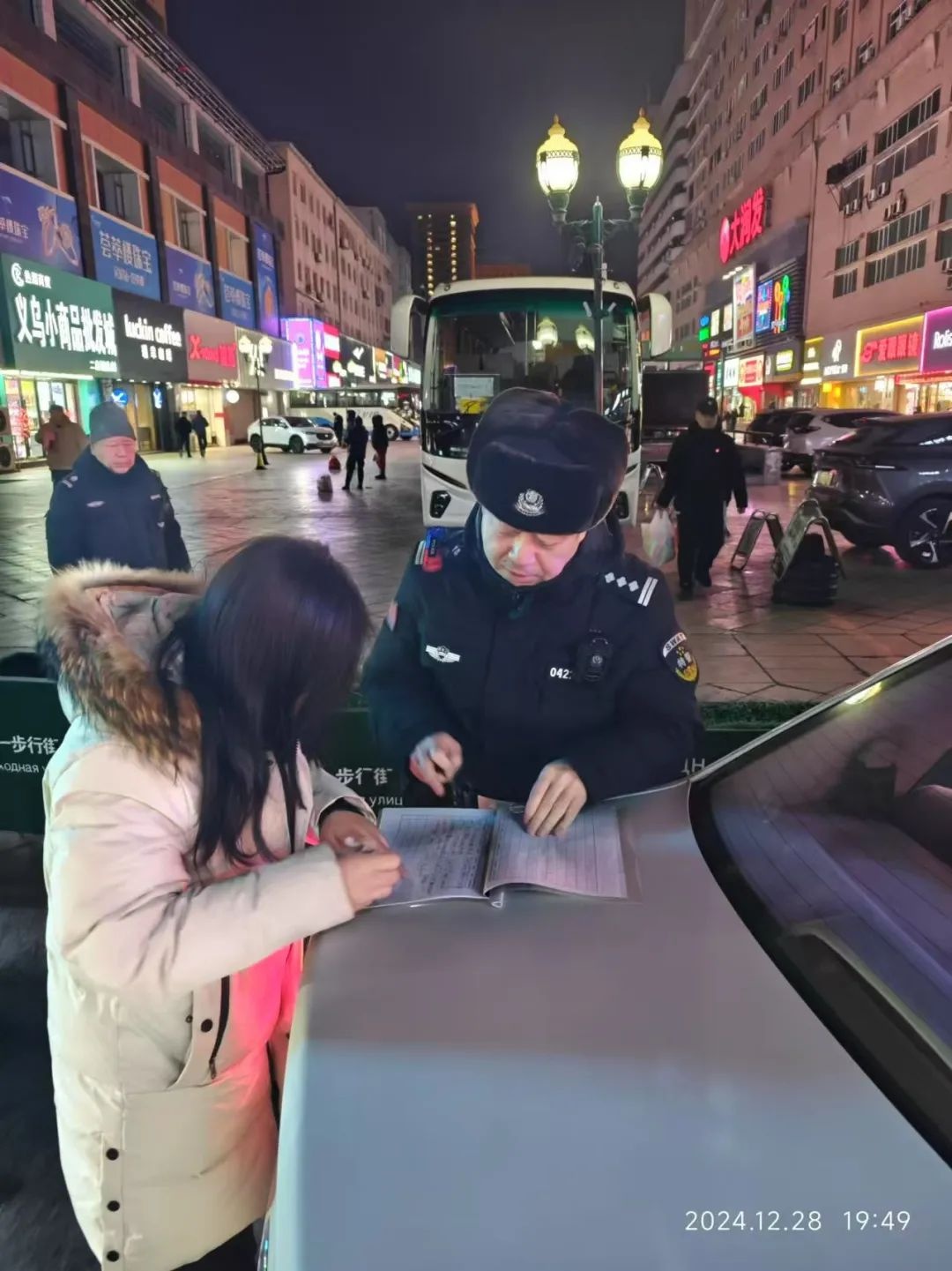 警营故事藏于星辰月下，你可知这些温暖瞬间如何照亮人生？  第2张