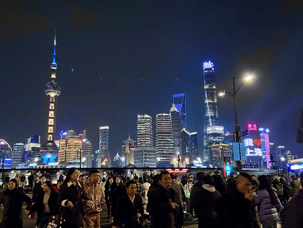 魔都为何如此火热？外国游客纷纷打卡的秘密揭晓