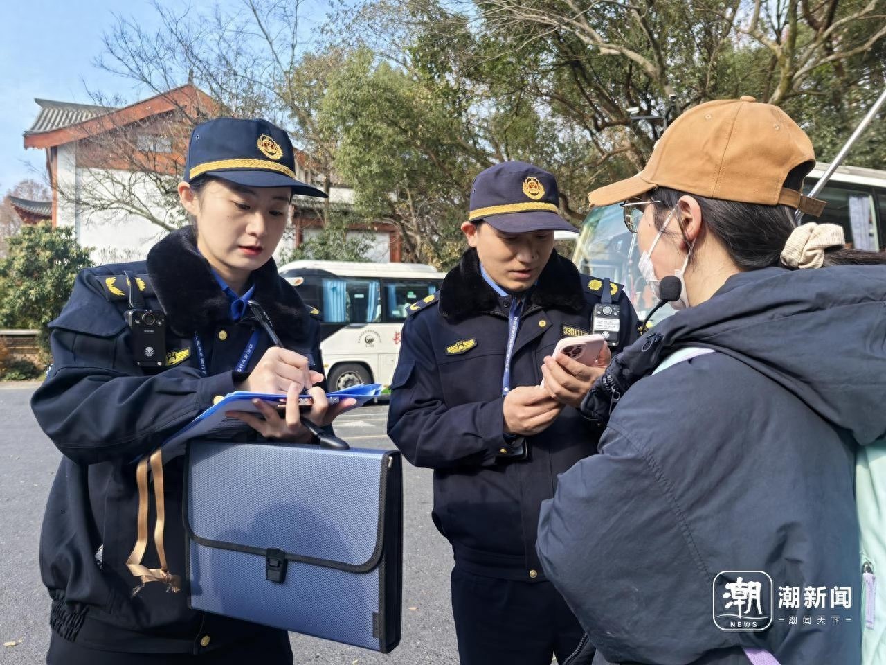 从食品专业到执法新星，齐苇渲如何用一年时间征服法律高山？  第1张