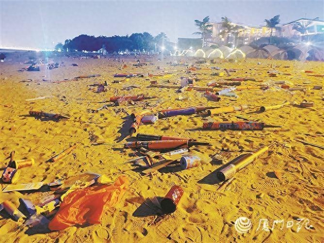 跨年狂欢后，环东浪漫线为何变成垃圾场？  第1张