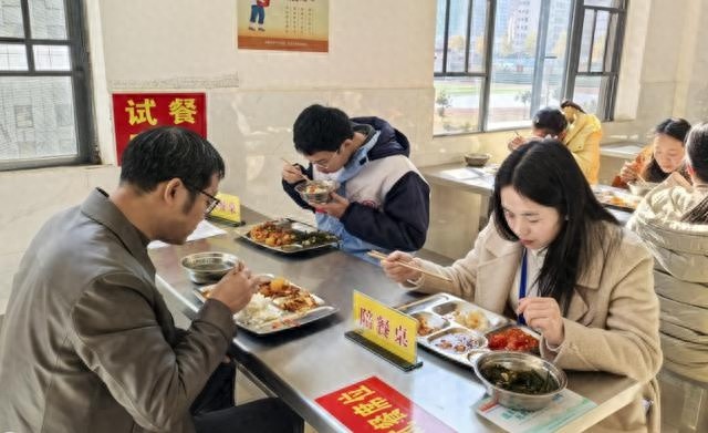 双峰县芙蓉学校午餐竟让家长直呼放心！你孩子的学校食堂安全吗？