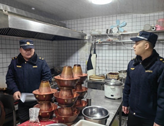 曲阜市如何做到餐饮油烟零污染？揭秘执法队员的全程服务秘籍  第1张