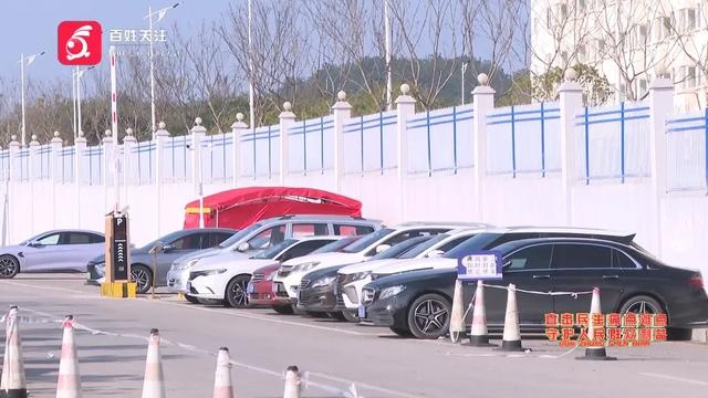 贵阳白云区在建道路竟被划停车位收费！市民惊呼：这合法吗？  第9张